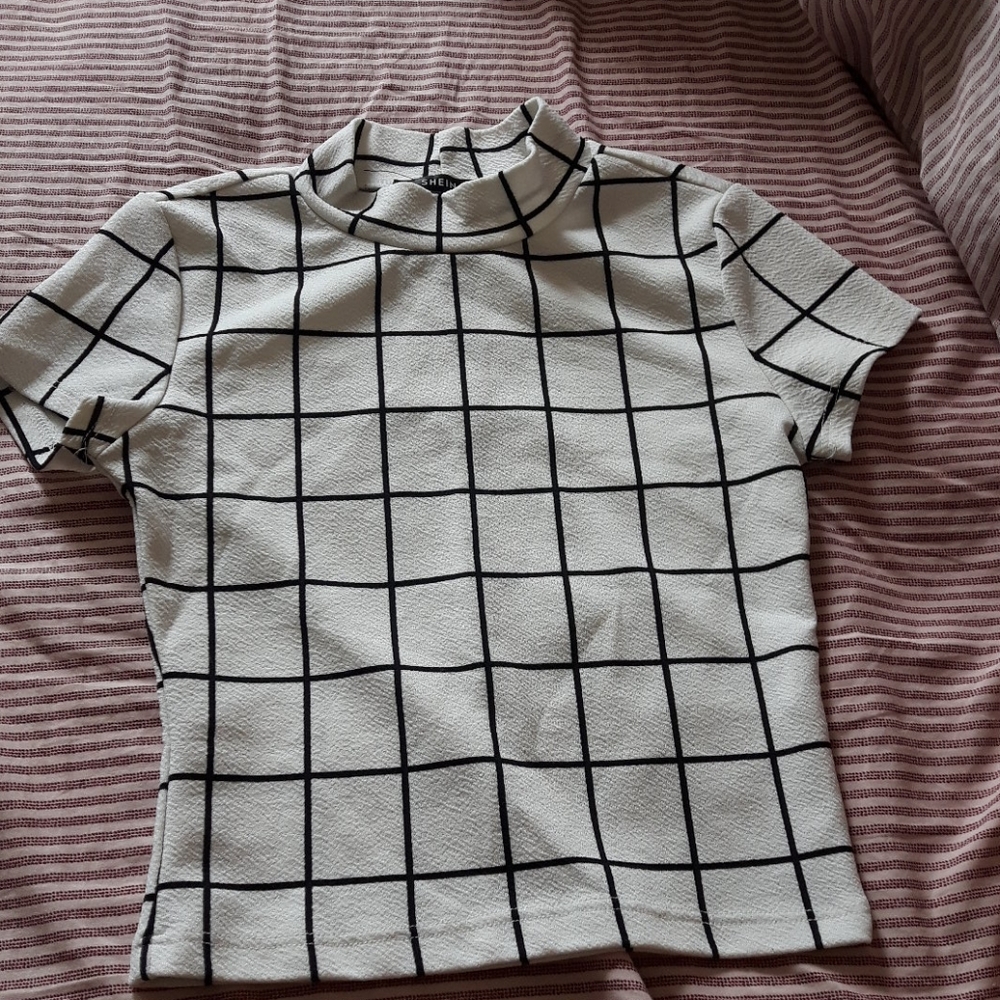 👽4 for $10👽Mock neck crop top